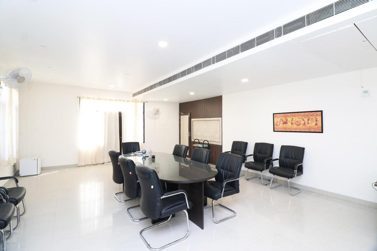 Oyo 15429 Iidm Eco Center Lucknow