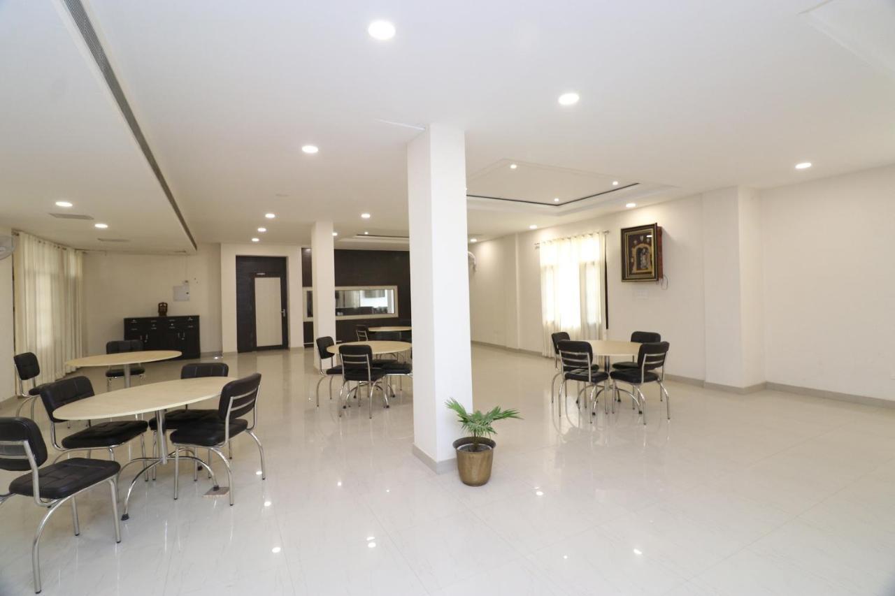 Oyo 15429 Iidm Eco Center Lucknow