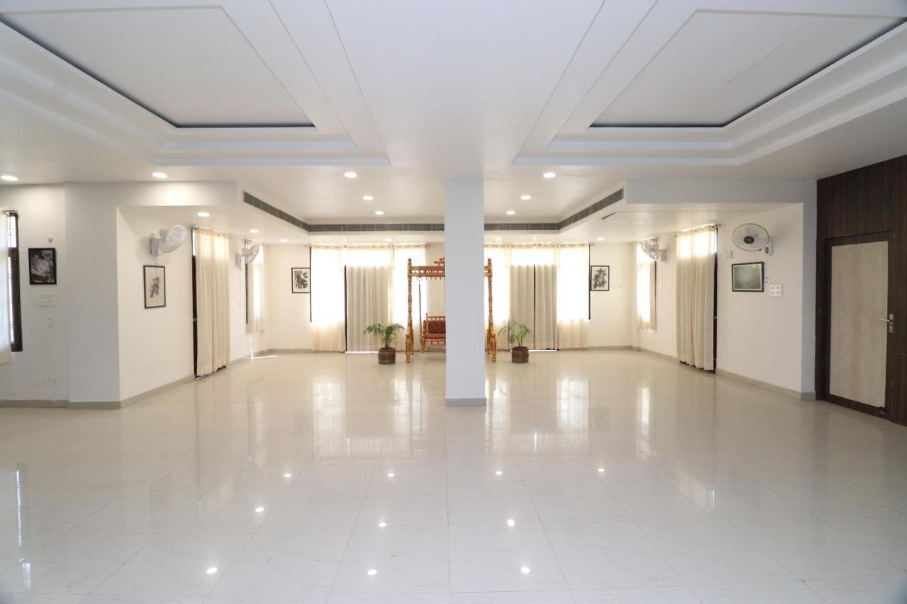 Oyo 15429 Iidm Eco Center Lucknow