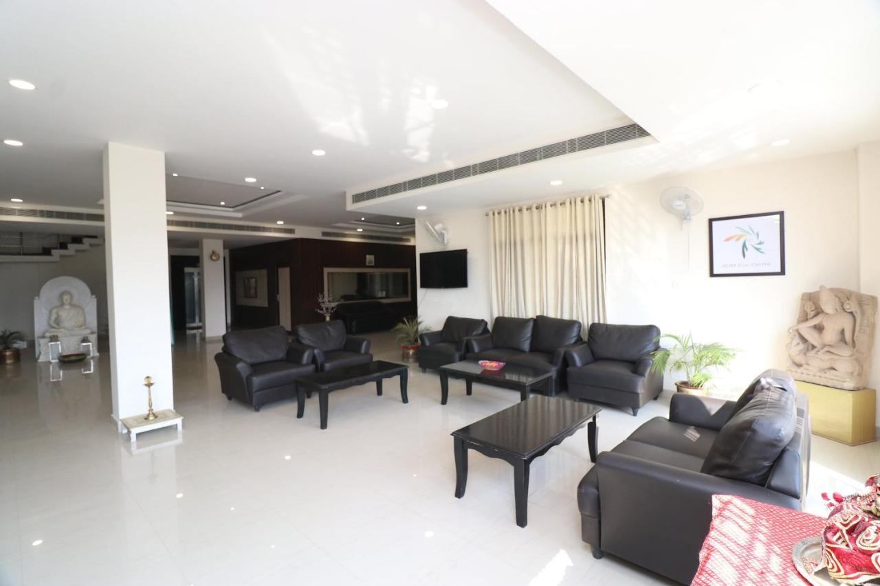 Oyo 15429 Iidm Eco Center Hotel