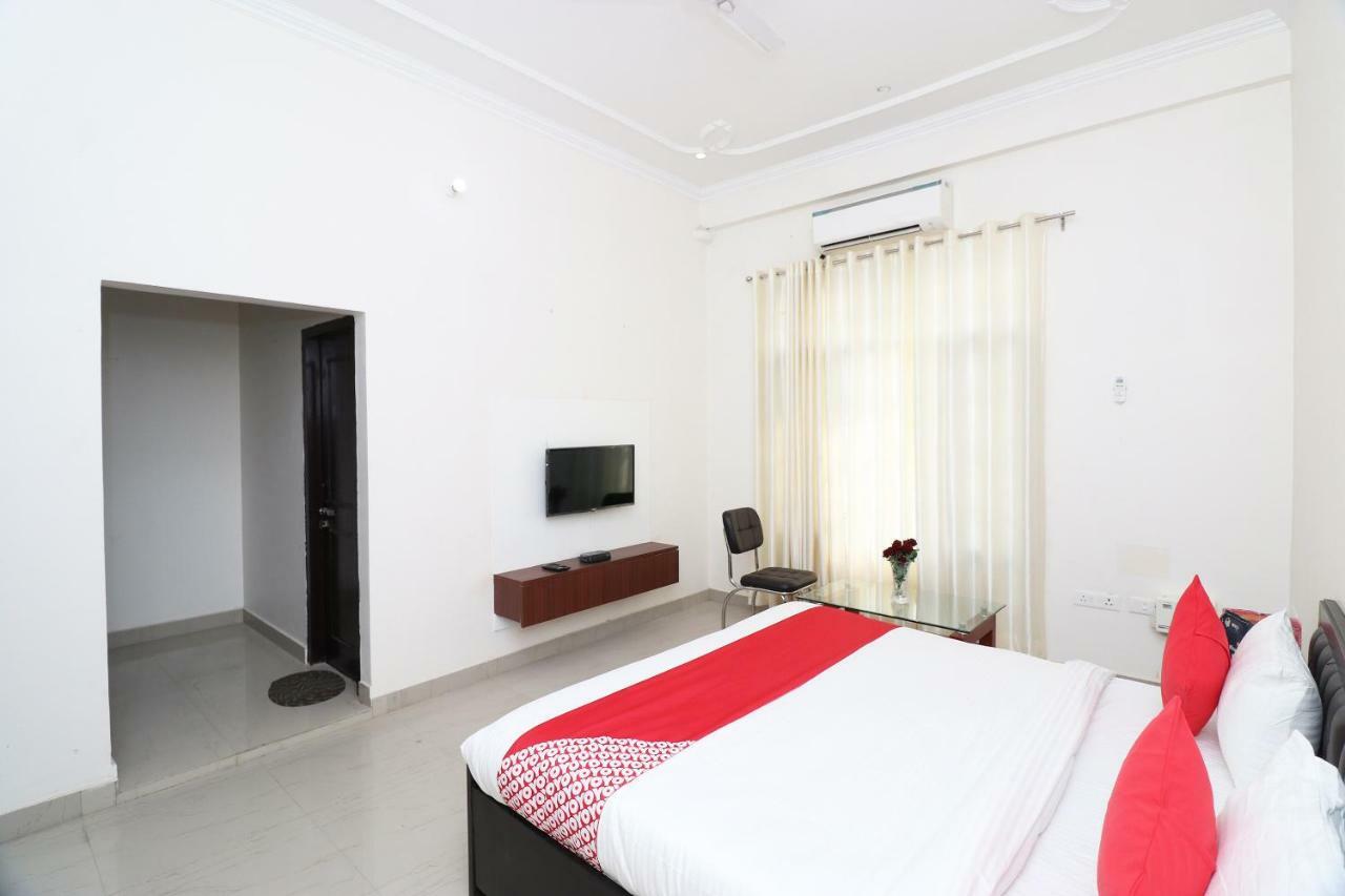Oyo 15429 Iidm Eco Center Hotel 3*